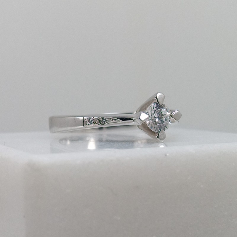 Single Stone Ring in 14 carats Solitaire Rings