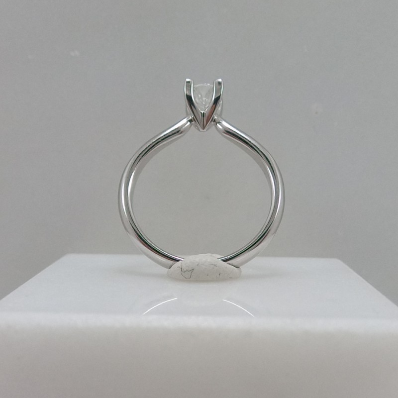 Diamond Ring in 18 carats Solitaire Rings