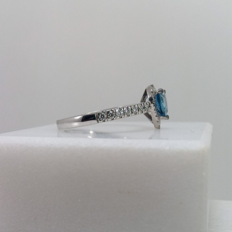 Diamond Ring with London Blue in 18 carats Solitaire Rings
