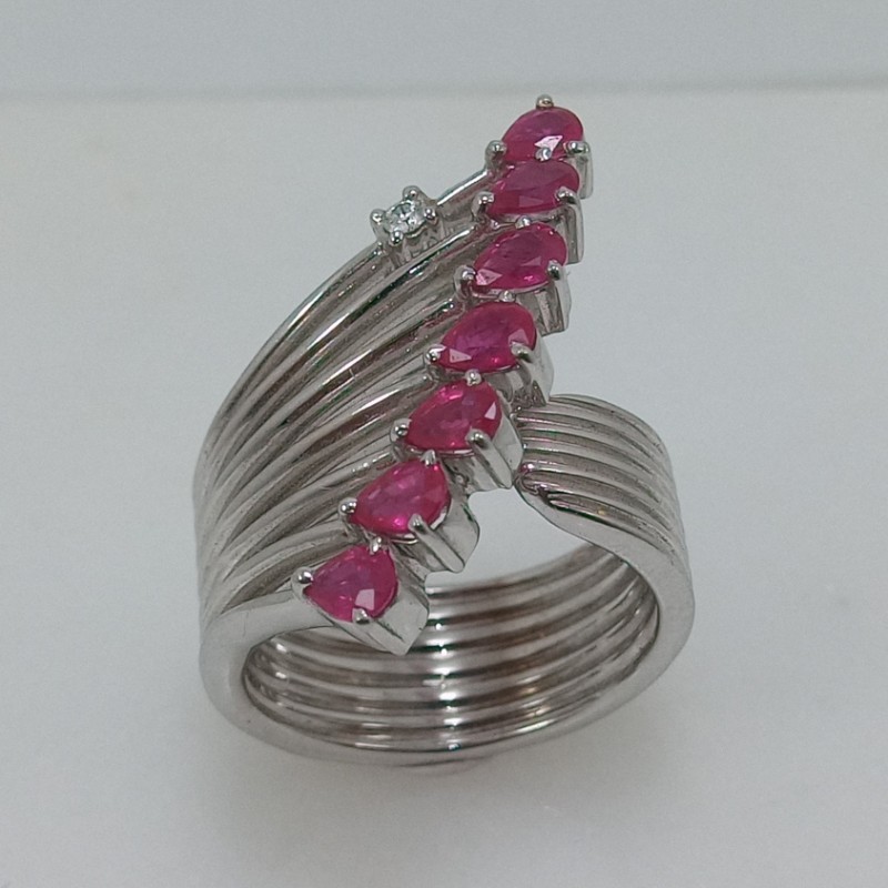 White Gold Ring in 18 carats with Rubies and Brilliant Rings